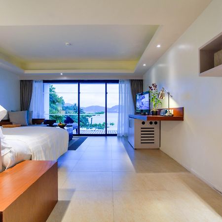 Hotel Zenmaya Oceanfront Phuket, Trademark Collection By Wyndham Patong Exterior foto