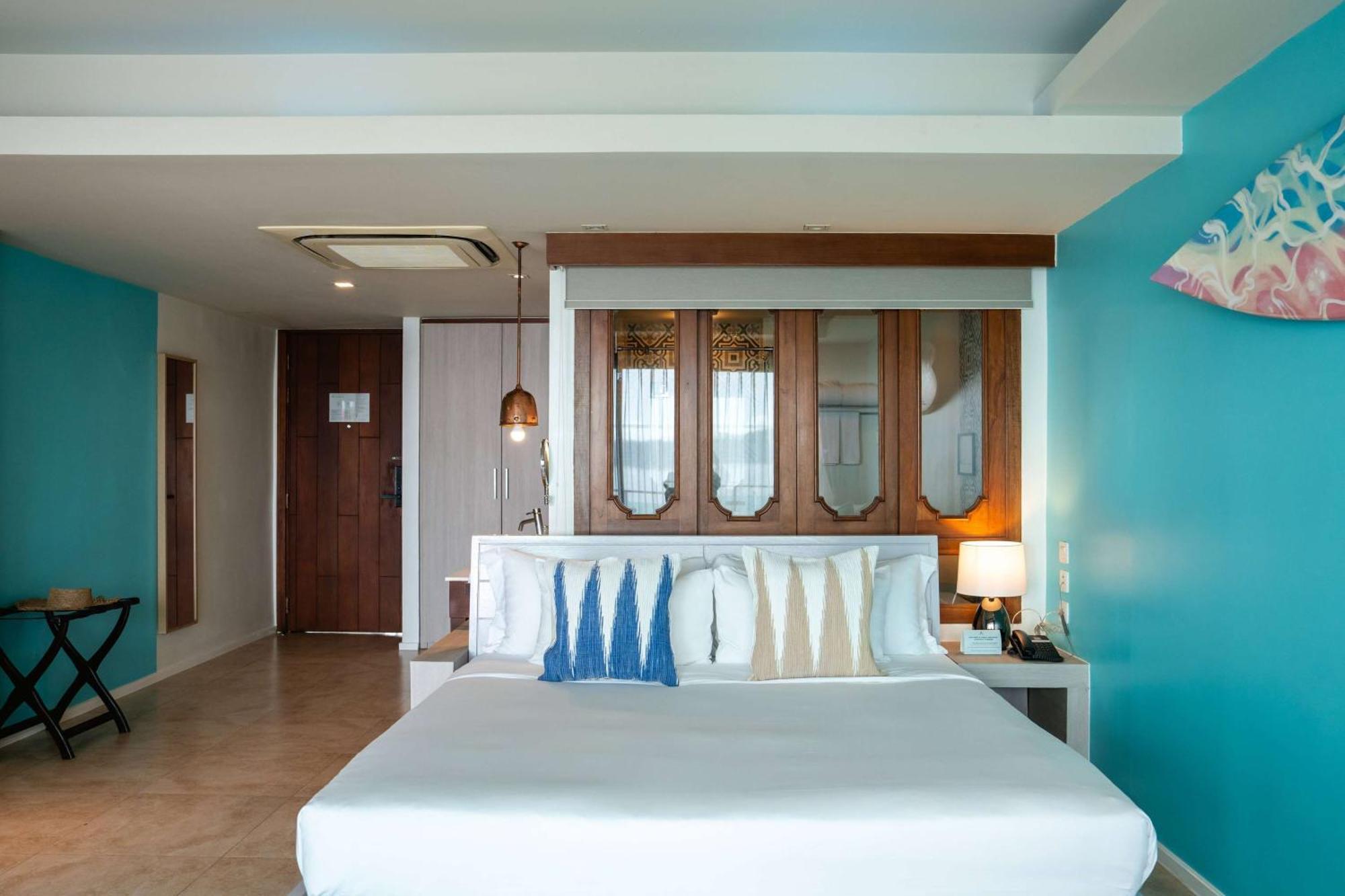 Hotel Zenmaya Oceanfront Phuket, Trademark Collection By Wyndham Patong Exterior foto